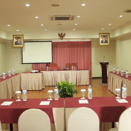 Weta International Hotel Surabaia Exterior foto