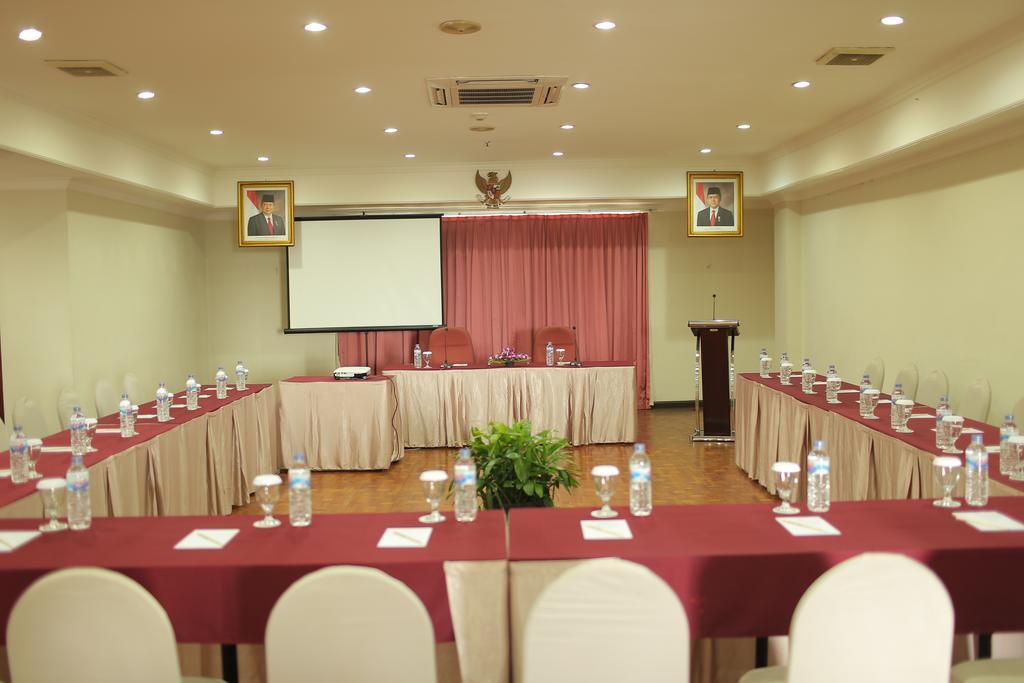 Weta International Hotel Surabaia Exterior foto