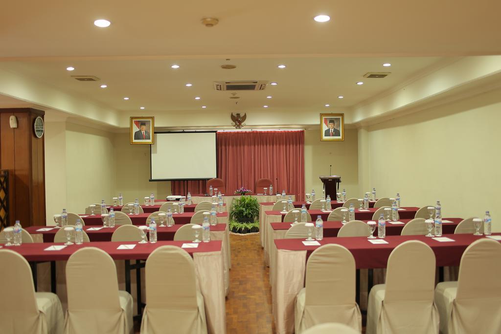 Weta International Hotel Surabaia Exterior foto