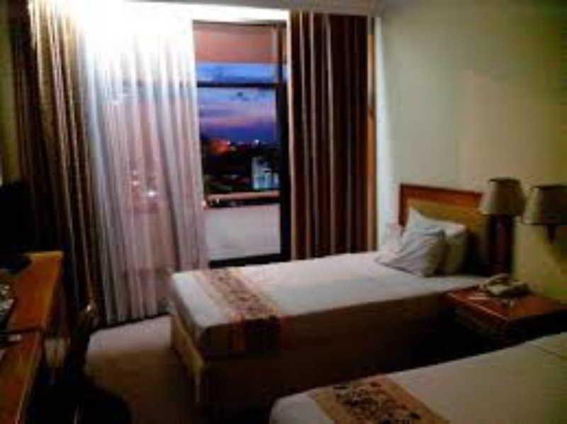 Weta International Hotel Surabaia Exterior foto